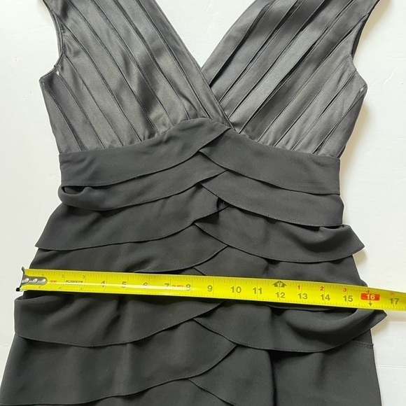 Adrianna Papell Black Sleeveless Layered Tier Double V-Neck Sheath Dress Sz 4P - Picture 6 of 9